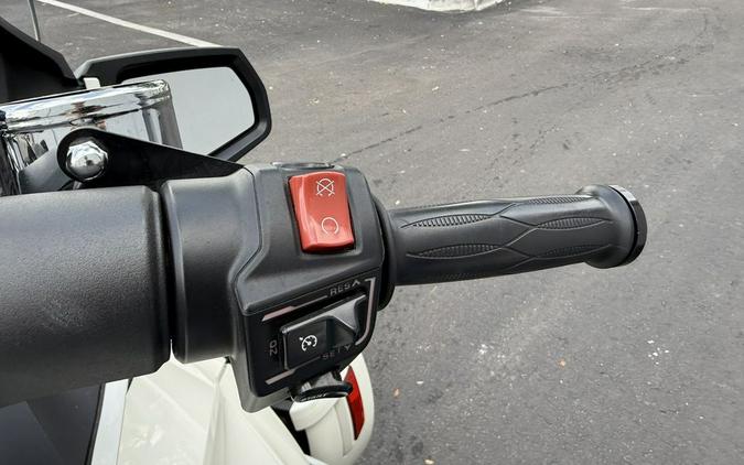 2017 Can-Am® Spyder® RT-S 6-Speed Semi-Automatic (SE6)