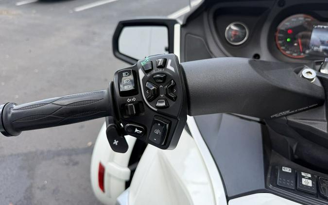 2017 Can-Am® Spyder® RT-S 6-Speed Semi-Automatic (SE6)