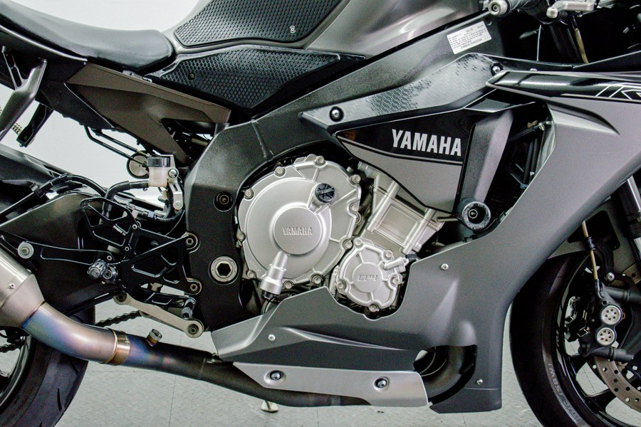 2016 Yamaha YZF-R1