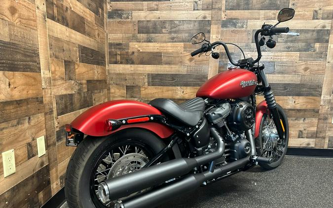 2019 Harley-Davidson® Street Bob® Wicked Red Denim