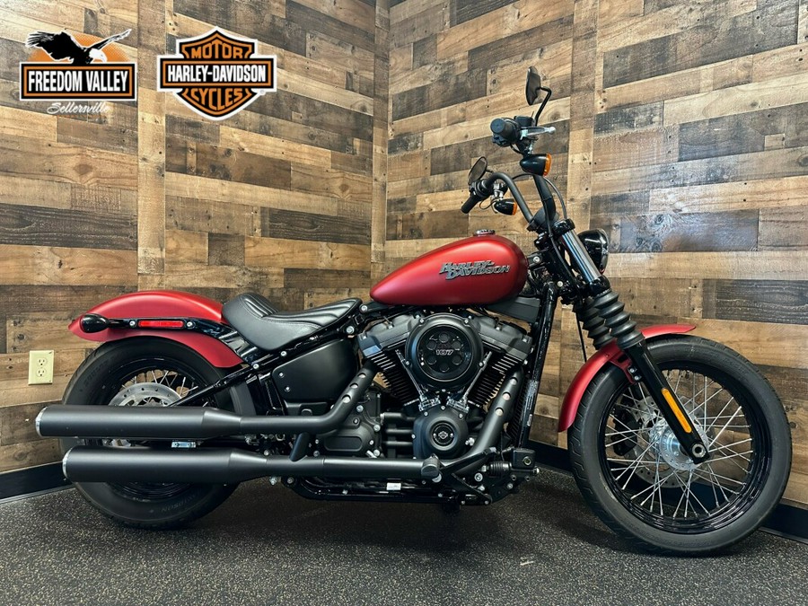 2019 Harley-Davidson® Street Bob® Wicked Red Denim