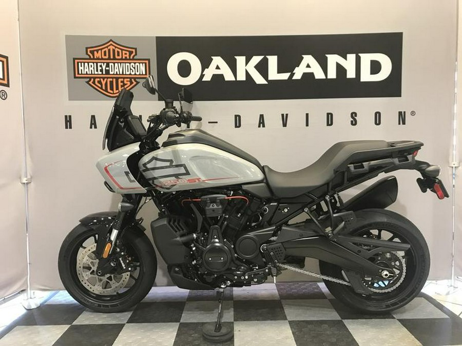 2025 Harley-Davidson® RA1250ST - Pan America® 1250 ST