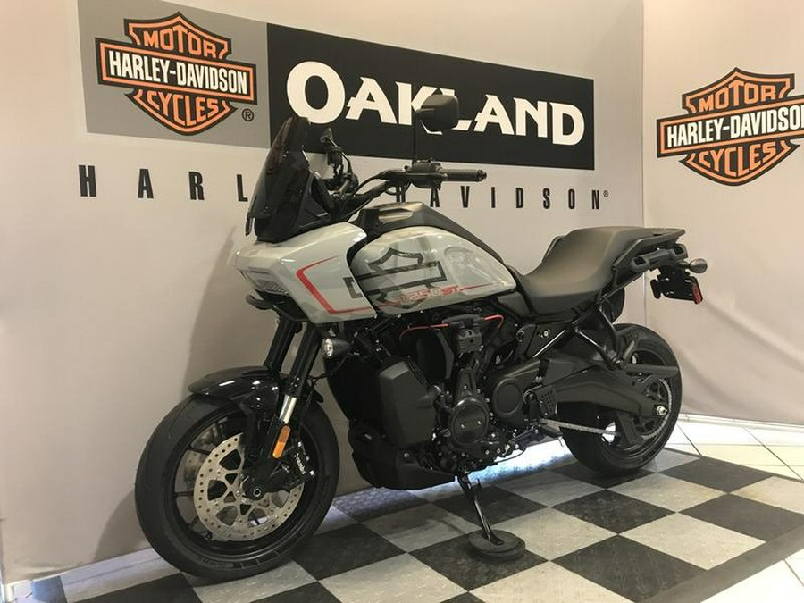 2025 Harley-Davidson® RA1250ST - Pan America® 1250 ST