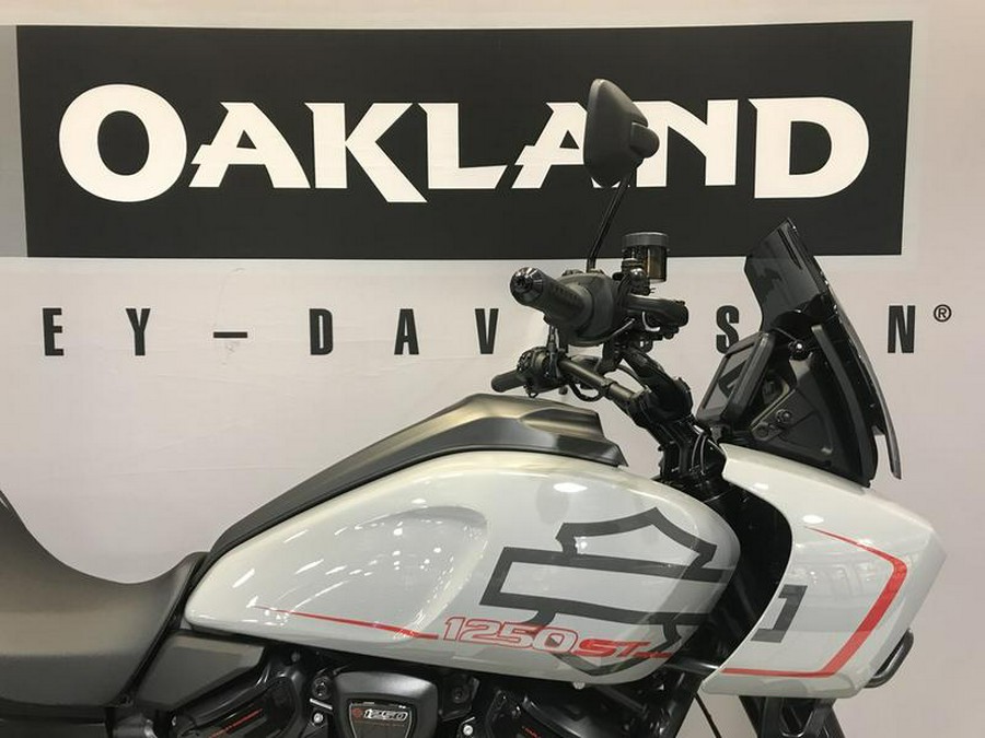 2025 Harley-Davidson® RA1250ST - Pan America® 1250 ST