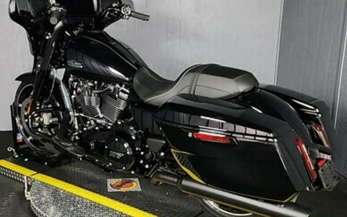 2026 Harley-Davidson® Street Glide® FLHX VIVID BLACK