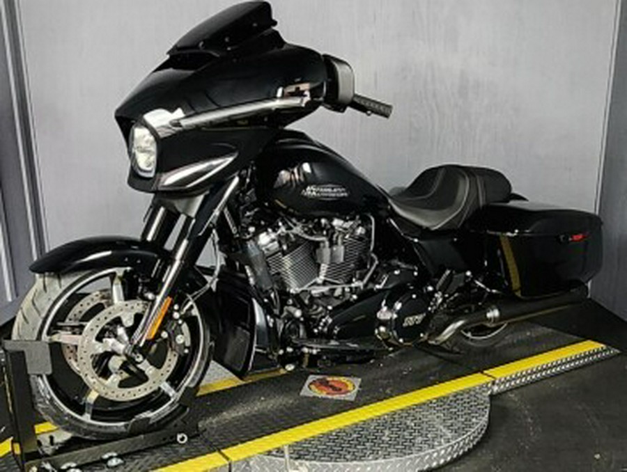 2026 Harley-Davidson® Street Glide® FLHX VIVID BLACK