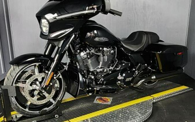 2026 Harley-Davidson® Street Glide® FLHX VIVID BLACK