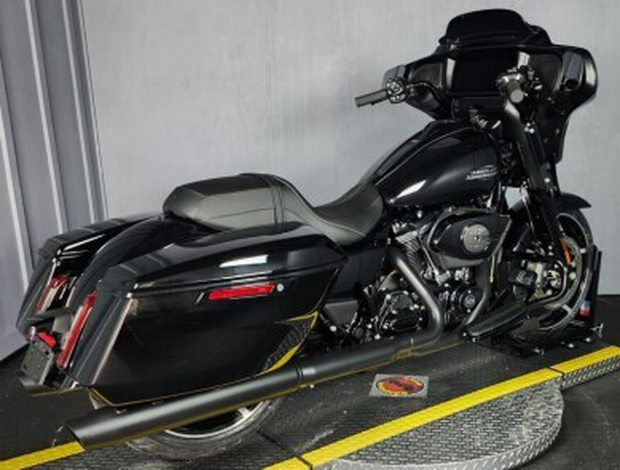 2026 Harley-Davidson® Street Glide® FLHX VIVID BLACK