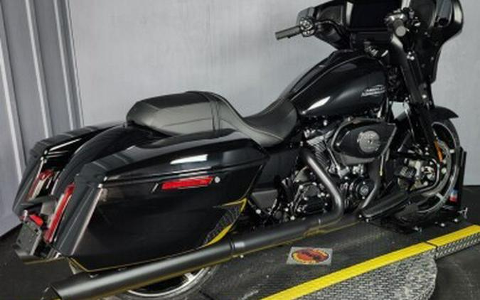 2026 Harley-Davidson® Street Glide® FLHX VIVID BLACK