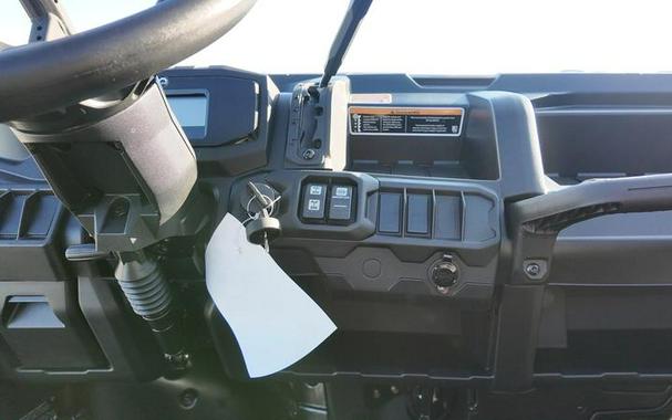 2026 Can-Am® Defender MAX HD7