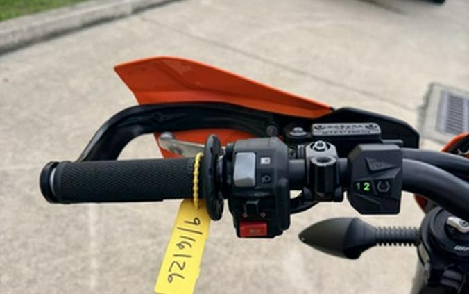 2023 KTM SMC 690 R