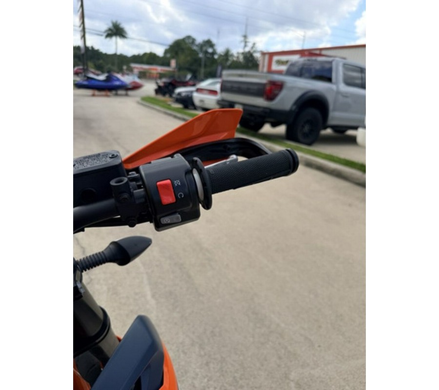 2023 KTM SMC 690 R