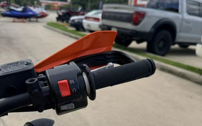 2023 KTM SMC 690 R