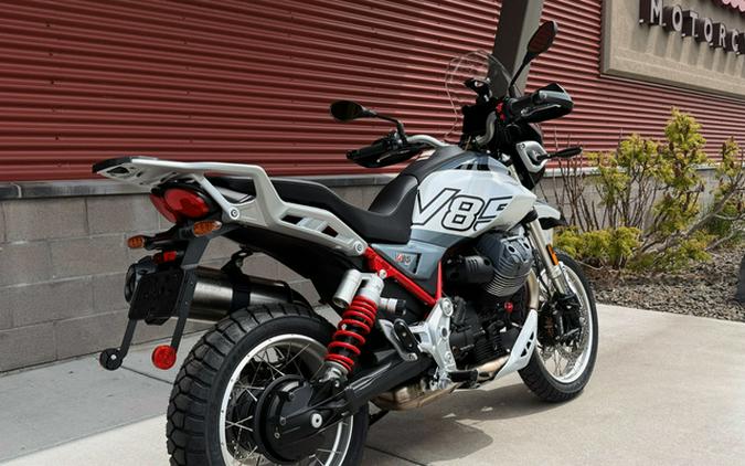 2025 Moto Guzzi V85 TT E5+