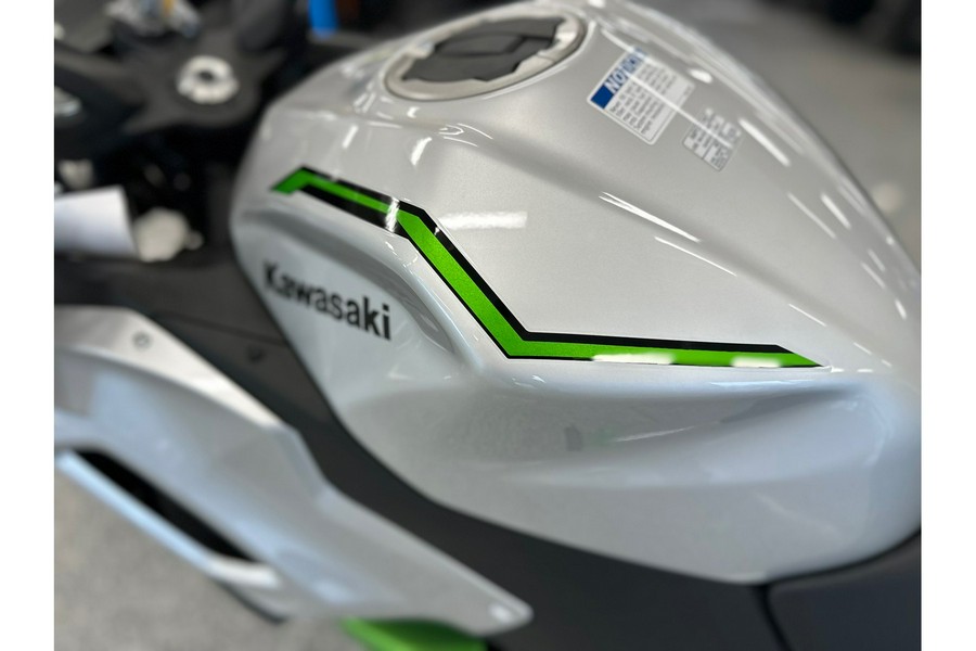 2024 Kawasaki Ninja 7 Hybrid ABS