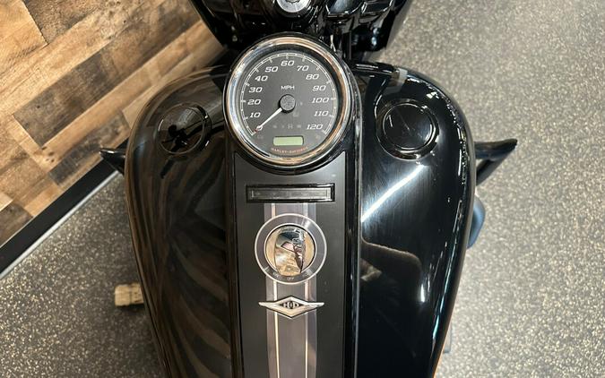 2022 Harley-Davidson® Road King® Special Apex (Black Finish)