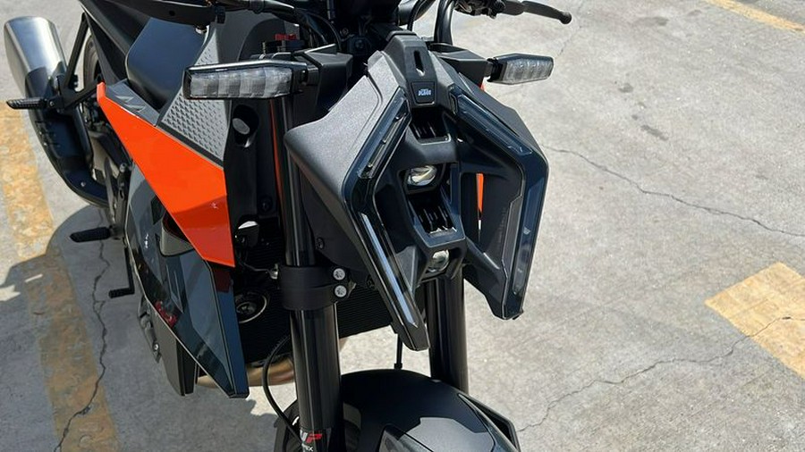 2024 KTM 990 DUKE