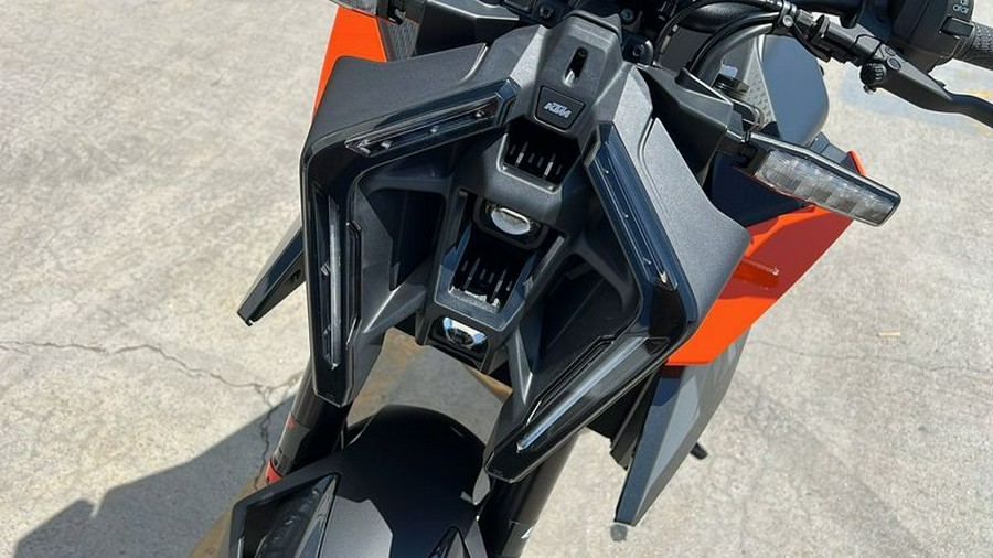 2024 KTM 990 DUKE