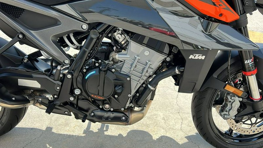 2024 KTM 990 DUKE