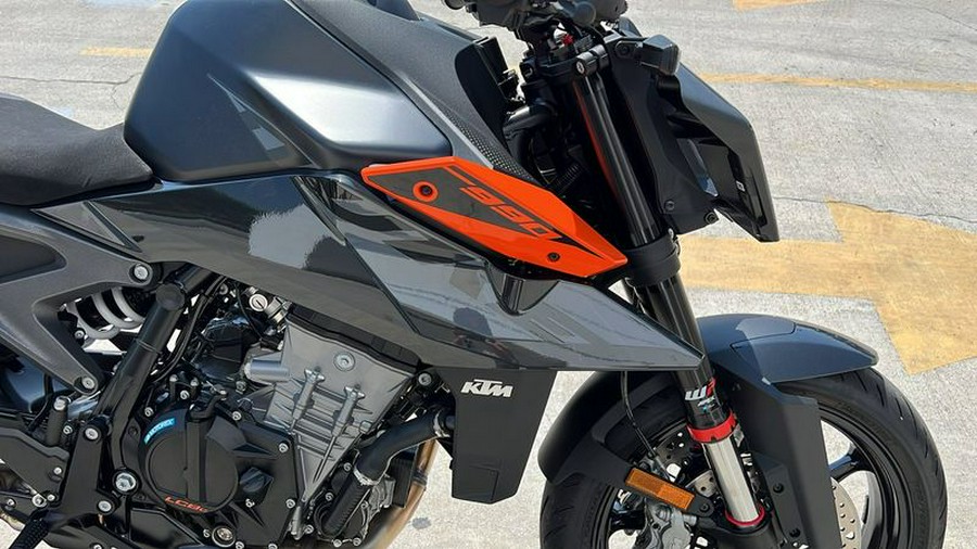 2024 KTM 990 DUKE