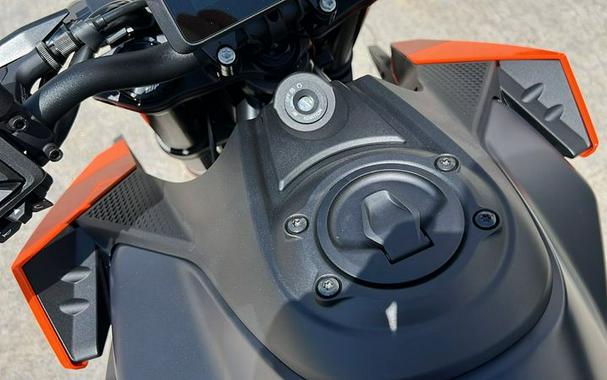 2024 KTM 990 DUKE