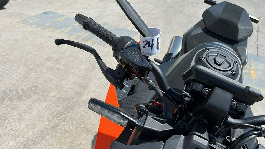 2024 KTM 990 DUKE