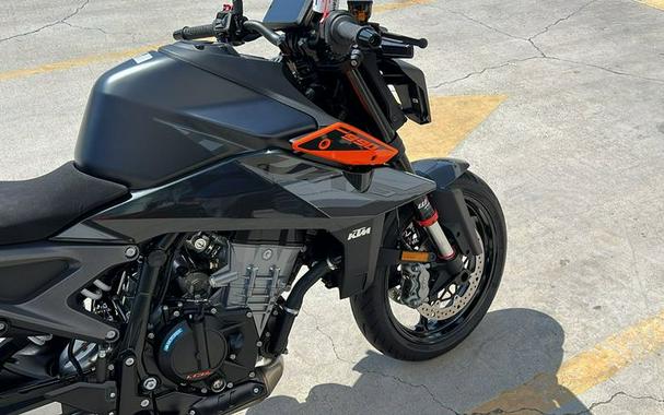 2024 KTM 990 DUKE