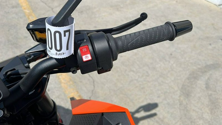 2024 KTM 990 DUKE