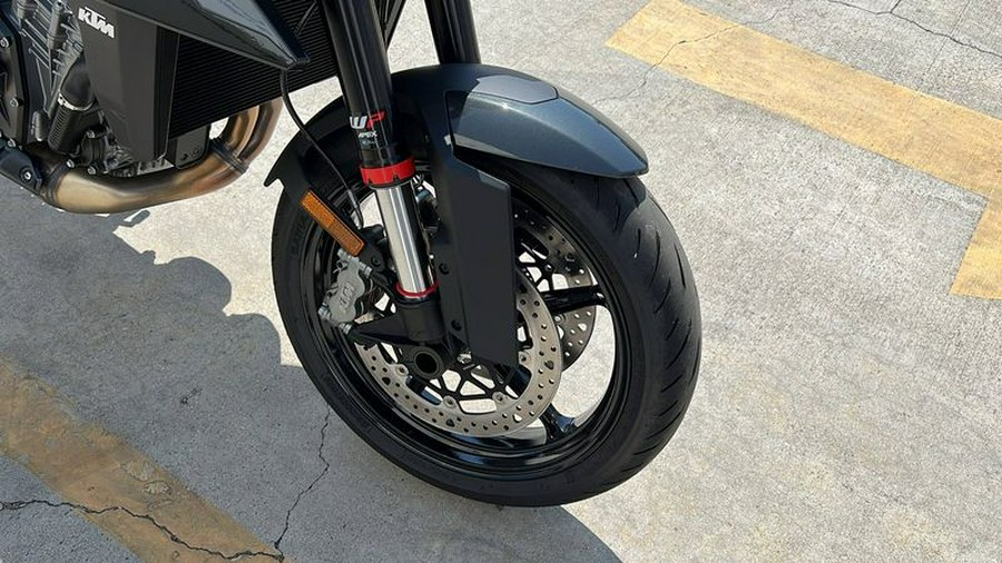 2024 KTM 990 DUKE