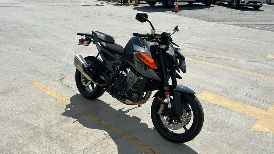 2024 KTM 990 DUKE