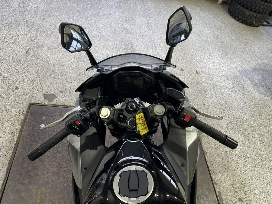 2025 Kawasaki Ninja® 500 ABS Metallic Flat Spark Black/Metallic Spark Black