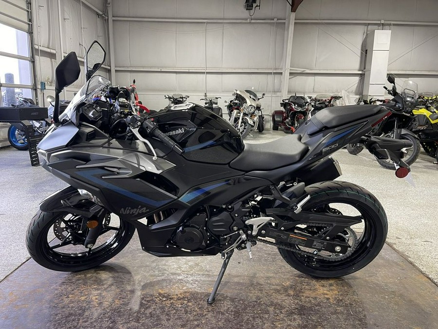 2025 Kawasaki Ninja® 500 ABS Metallic Flat Spark Black/Metallic Spark Black