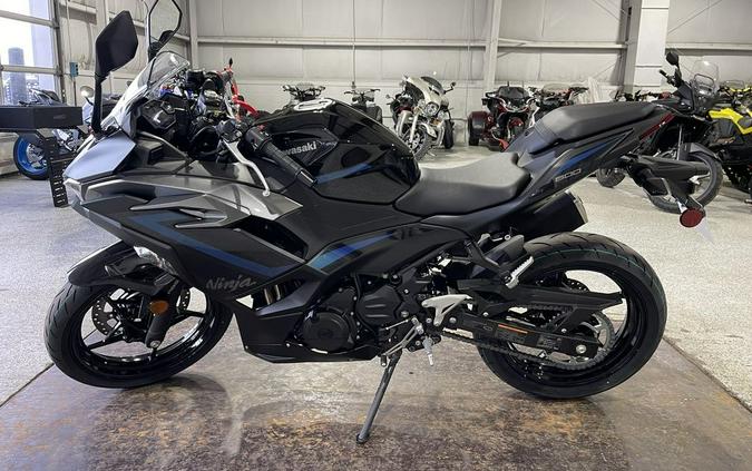 2025 Kawasaki Ninja® 500 ABS Metallic Flat Spark Black/Metallic Spark Black