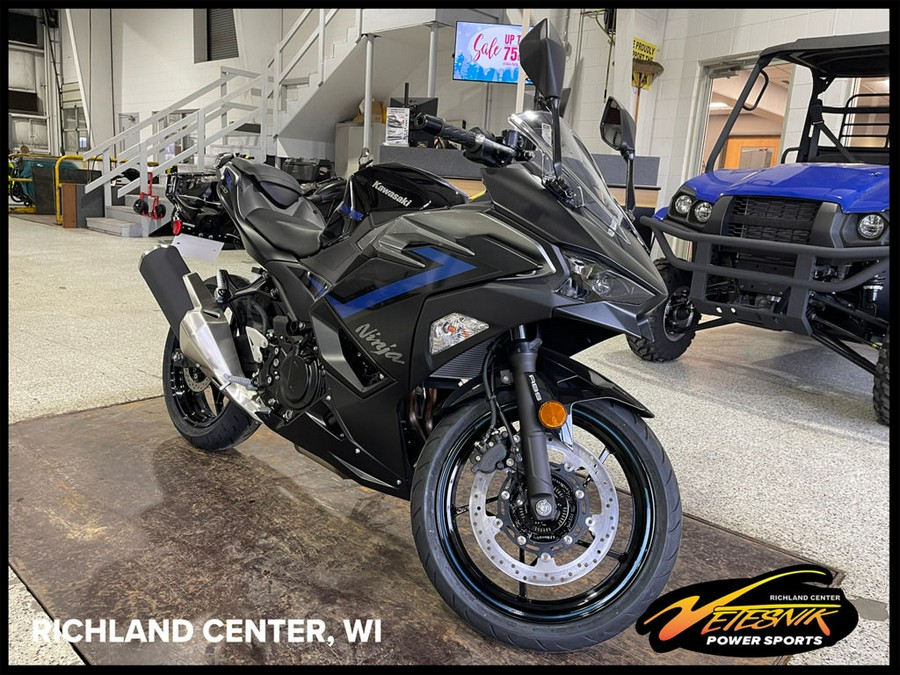 2025 Kawasaki Ninja® 500 ABS Metallic Flat Spark Black/Metallic Spark Black