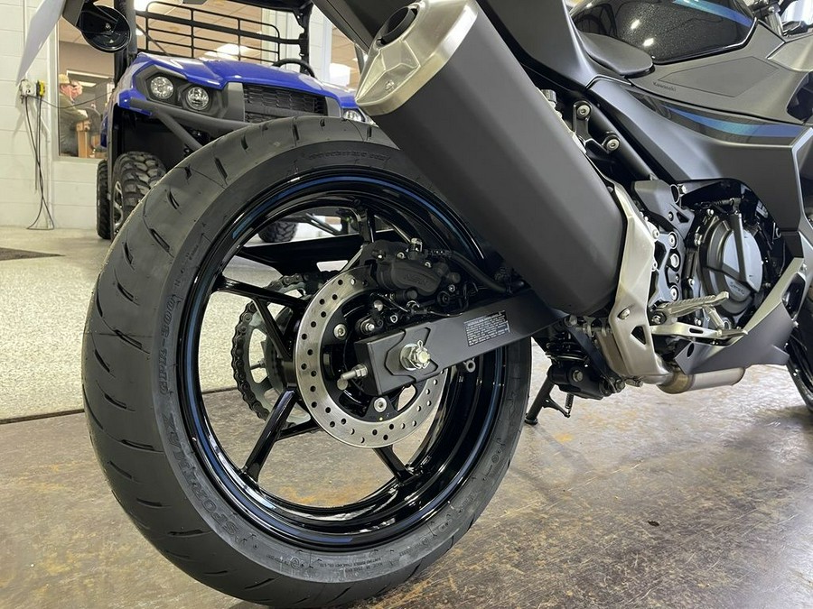 2025 Kawasaki Ninja® 500 ABS Metallic Flat Spark Black/Metallic Spark Black