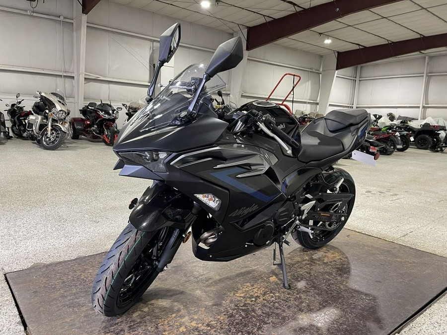 2025 Kawasaki Ninja® 500 ABS Metallic Flat Spark Black/Metallic Spark Black