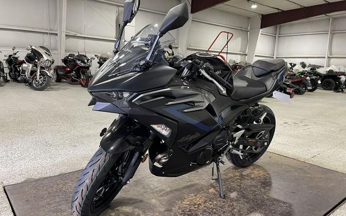 2025 Kawasaki Ninja® 500 ABS Metallic Flat Spark Black/Metallic Spark Black