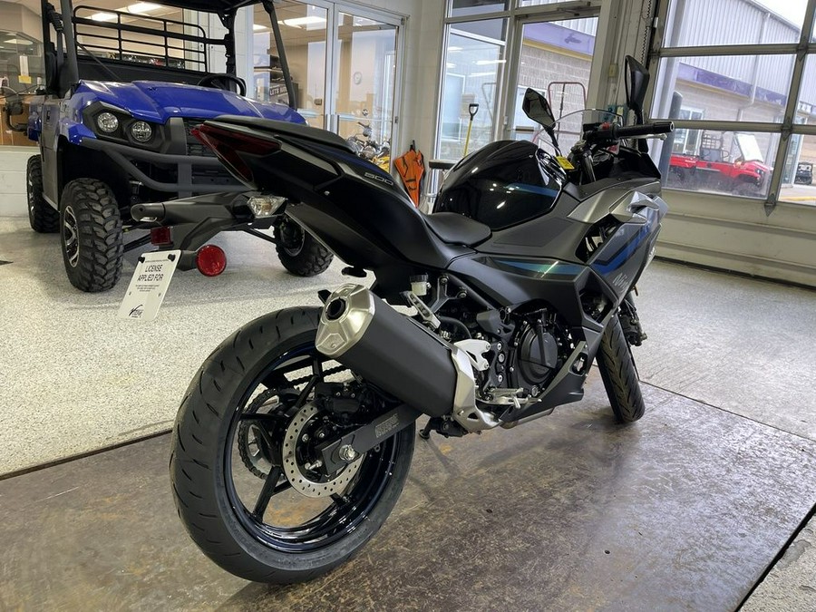 2025 Kawasaki Ninja® 500 ABS Metallic Flat Spark Black/Metallic Spark Black