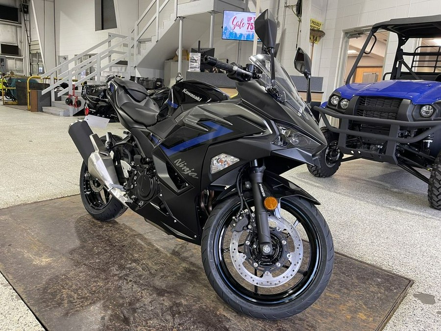 2025 Kawasaki Ninja® 500 ABS Metallic Flat Spark Black/Metallic Spark Black