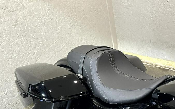 Harley-Davidson® Street Glide® 2026 FLHX 84666725 VIVID BLACK