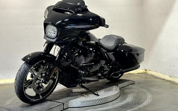 Harley-Davidson® Street Glide® 2026 FLHX 84666725 VIVID BLACK