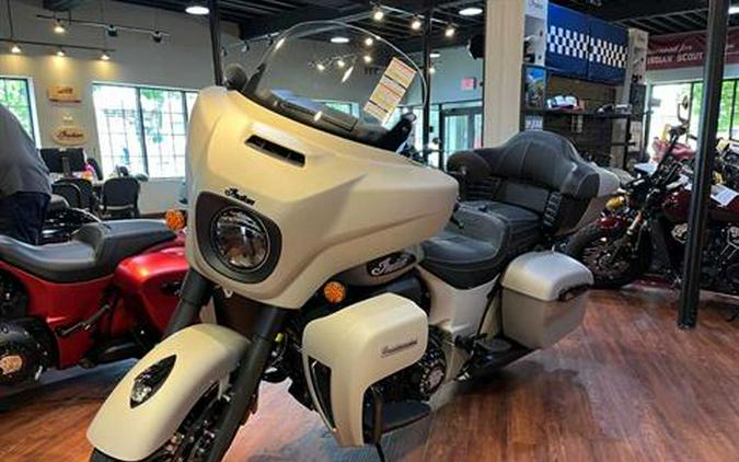 2023 Indian Motorcycle Roadmaster® Dark Horse®