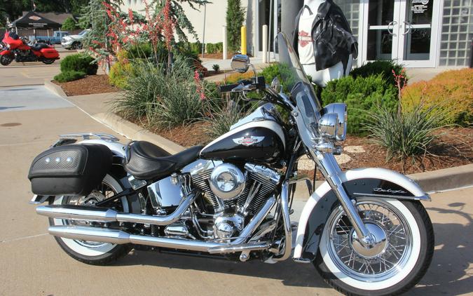 2005 Harley-Davidson Softail Deluxe Two-Tone Glacier White Pearl and Vivid Black