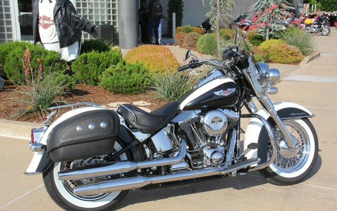 2005 Harley-Davidson Softail Deluxe Two-Tone Glacier White Pearl and Vivid Black