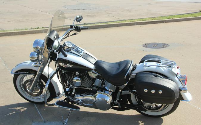 2005 Harley-Davidson Softail Deluxe Two-Tone Glacier White Pearl and Vivid Black