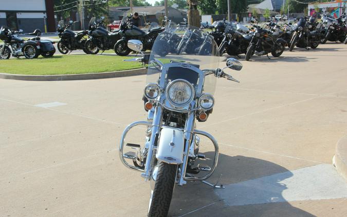 2005 Harley-Davidson Softail Deluxe Two-Tone Glacier White Pearl and Vivid Black