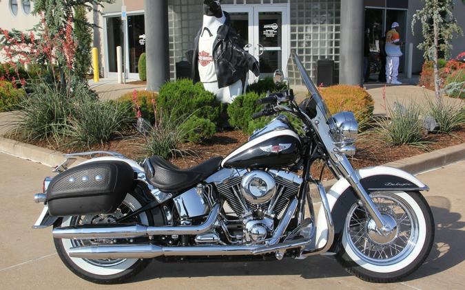 2005 Harley-Davidson Softail Deluxe Two-Tone Glacier White Pearl and Vivid Black
