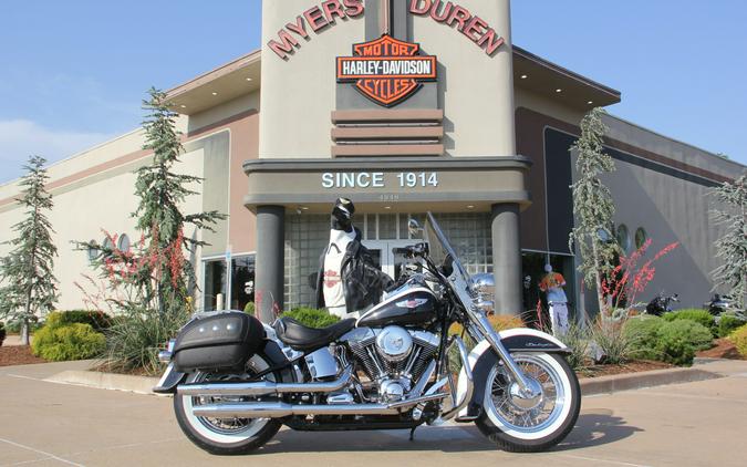 2005 Harley-Davidson Softail Deluxe Two-Tone Glacier White Pearl and Vivid Black
