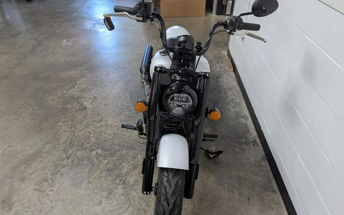 2024 Indian Chief Bobber ABS Ghost White Metallic Smoke