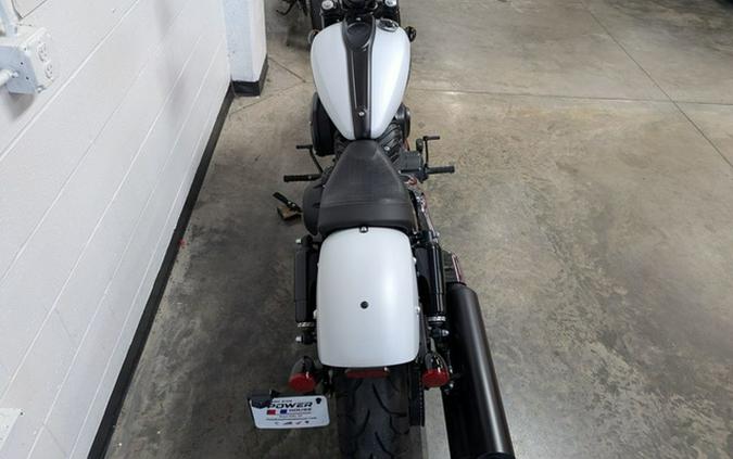 2024 Indian Chief Bobber ABS Ghost White Metallic Smoke